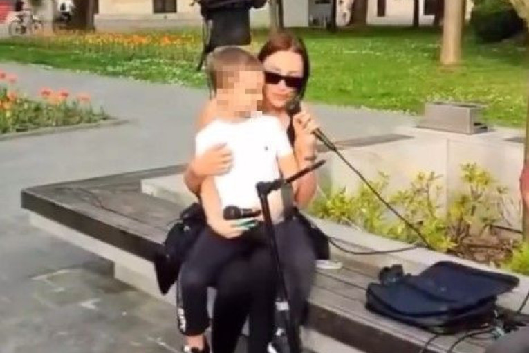 Aleksandra Prijović sa sinom zapevala nasred Banjaluke: Pevačica i njen naslednik oduševili prolaznike (VIDEO)