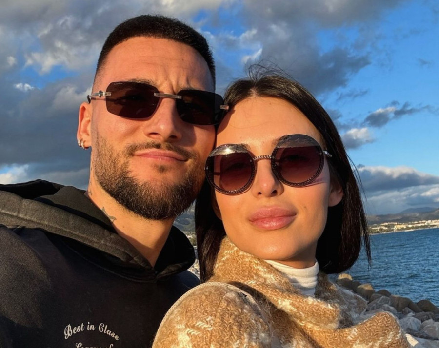 Tradicija im je važna: Roditelji Nemanje Gudelja na proslavi prve hramovne slave Svetog Apostola Petra i Pavla u Marbelji!