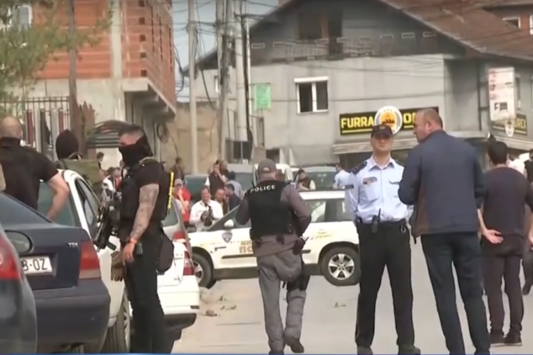Prvi snimci sa mesta pucnjave u Severnoj Makedoniji: Meta bio gradonačelnik, sve vrvi od policije - rodbina se okupila ispred bolnice