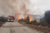 Ogroman šumski požar kod Prijepolja stavljen pod kontrolu, zbog jakog vetra meštani još uvek strepe