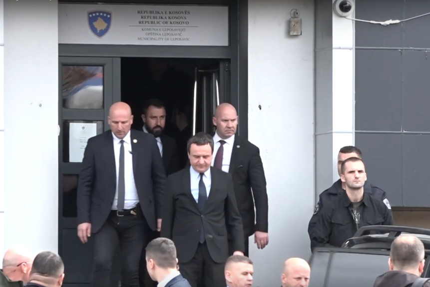Kurti demonstrira silu pred nastavak dijaloga: U pratnji brojnih pripadnika policije obišao Leposavić i Zubin Potok
