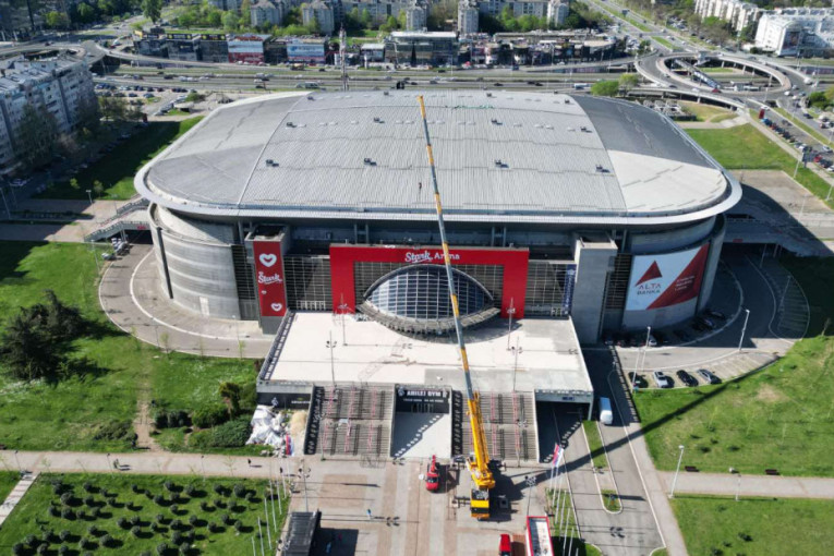 "Čarobna zima" kod Arene: Klizalište, topla čokolada, nezaboravne predstave i mesec dana prazničnog spektakla!