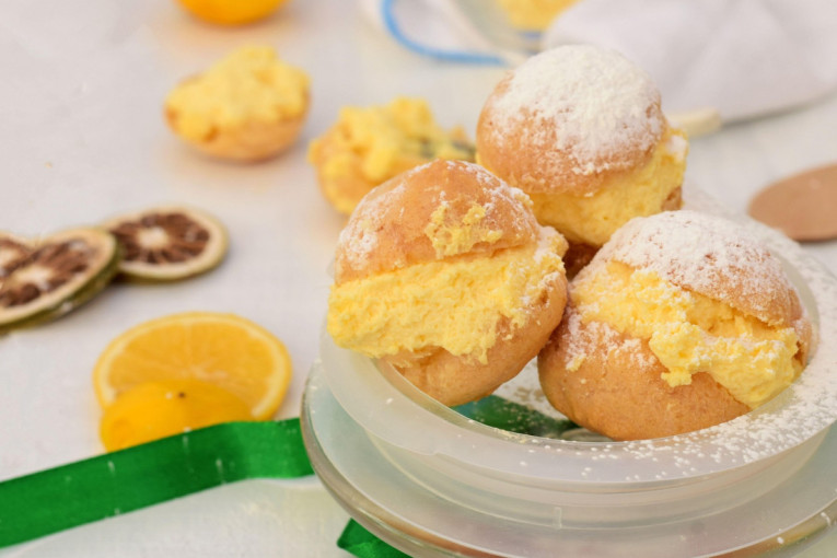 Recept dana: Mafini sa kokosom i bogatom čokoladnom glazurom su raj za sladokusce