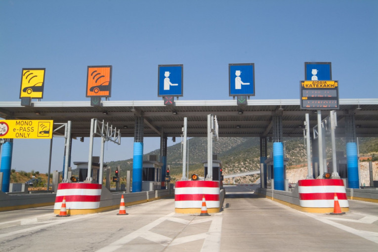 Grci udarili na Srbe: Poskupela putarina ka svim omiljenim srpskim letovalištima