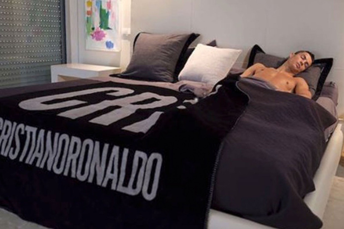 Slovenci se dosetili, prodaju krevet u kom je Ronaldo nedavno spavao! Početna cifra na aukciji nije nimalo beznačajna!