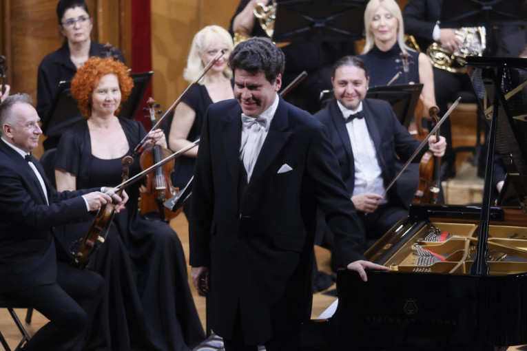 Ovacije za "diva klasične muzike" na Kolarcu: Slavni ruski pijanista Denis Macujev održao spektakularan koncert (FOTO)