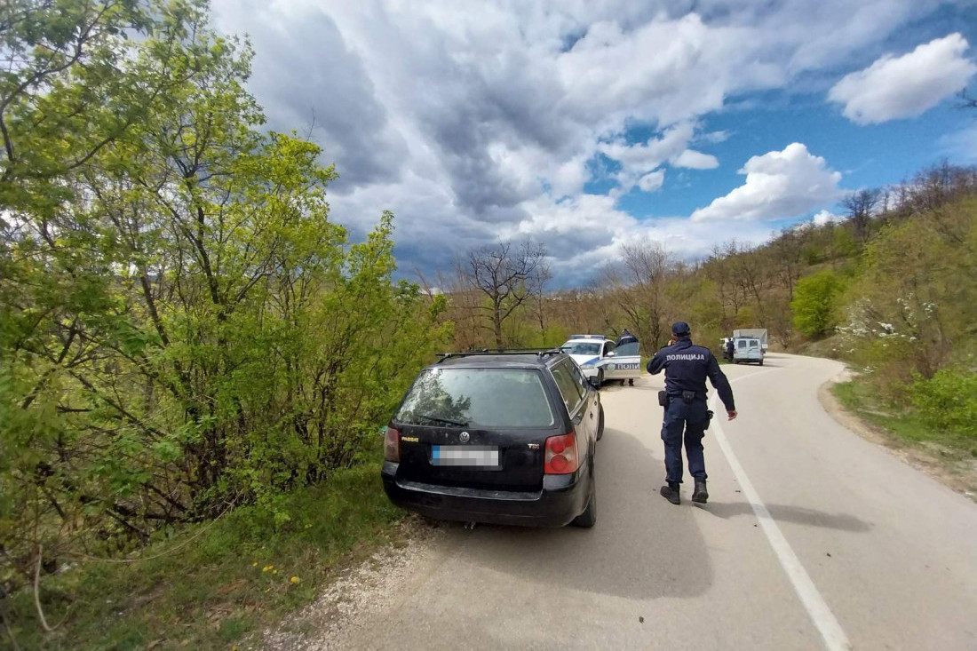 "Jesu li našli telo?" Komšije ogorčene i šokirane zbog ubistva male Danke - "Možda su zbog službenog vozila ostali neopaženi" (FOTO/VIDEO)