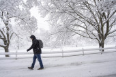Snežna oluja pogodila severoistok SAD: Poginulo nekoliko osoba!