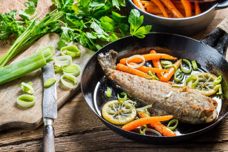 Pečenje ribe bez smrada, prskanja i nervoze: Ubacite par koraka u pripremu a zahvalite nam se posle