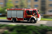 Požar izbio u stanu u Palmotićevoj: Čoveka vatrogasci spasavali s balkona