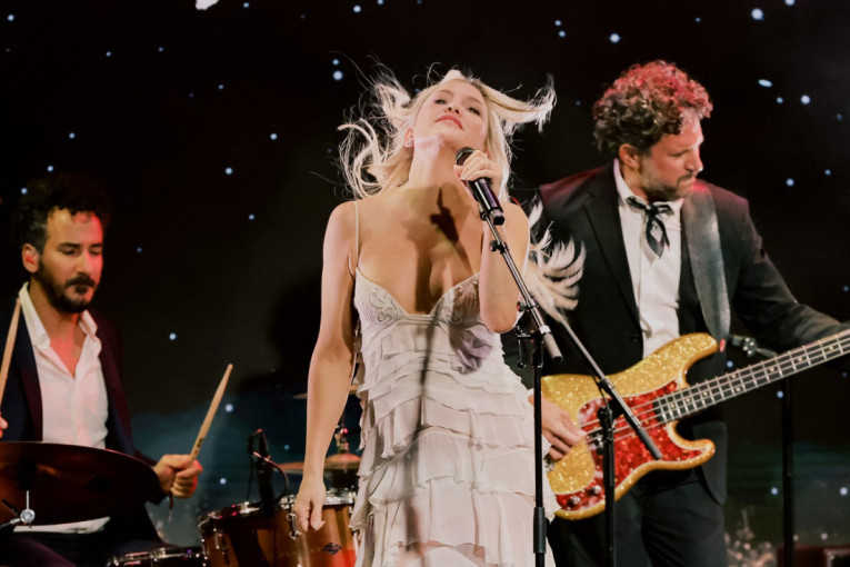 Kejt Hadson u ulozi u kakvoj je do sada nismo videli: Nova Netfliksova serija preti da postane veliki hit (FOTO)