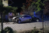 Težak udes u Čačku: Dva slupana automobila pored puta, ima povređenih (FOTO)