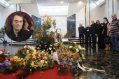 Dirljiv gest! Šta je Dado Topić ostavio na grobnom mestu Slađane Milošević: Ima posebno značenje (FOTO/VIDEO)