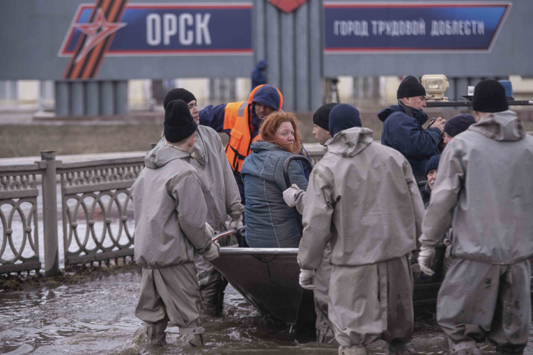 Raste nivo Urala, građani strepe: Poplavljeno više od 3.600 domaćinstava, evakuisano skoro 8.000 ljudi