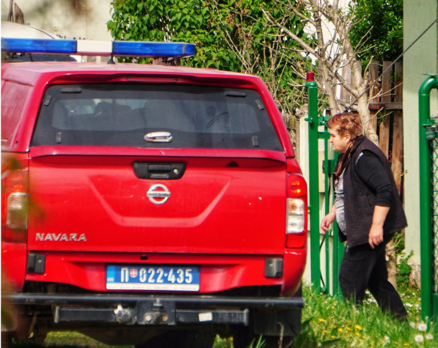 Sahranjena majka ubice Danke! Muž sa lisicama dočekao kovčeg, prvi odveden sa groblja