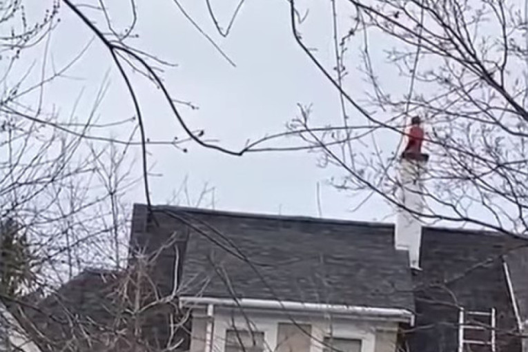 Kakva drama: Dečak (10) se zaglavio u dimnjaku, spasavali ga vatrogasci (VIDEO)