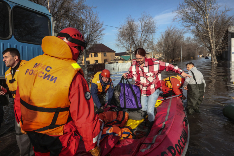 Alarmantno u Rusiji! Nivo reke Ural premašio 11 metara (VIDEO)