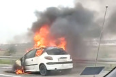 Buktinja na obilaznici oko Beograda: Zapalio se automobil! (VIDEO)