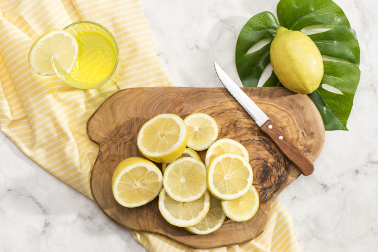 Zaboravite skupe farbe i hemiju: Probajte prirodne metode posvetljivanja kose - sa sastojcima koje već imate u kuhinji