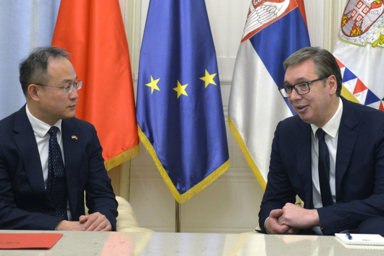 Razgovor o izazovima koji čekaju Srbiju na međunarodnom planu: Sastanak Vučića i ambasadora Kine (FOTO)