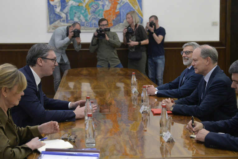 Vučić sa Trokazom o Kosovu i Metohiji: Srbija je ozbiljan partner koji drži svoju reč, a to očekuje i od sagovornika (FOTO)