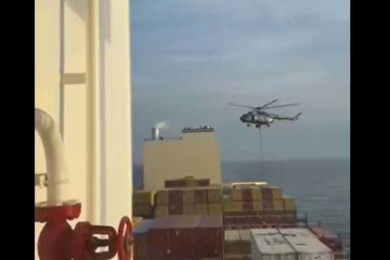 Iranski vojnici upali na brod u Ormuskom moreuzu! Pojavio se i snimak! (VIDEO)
