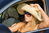 Jeftin i dostupan, ali štetan: Tip štitnika od sunca za auto koji nijedan vozač ne treba da koristi
