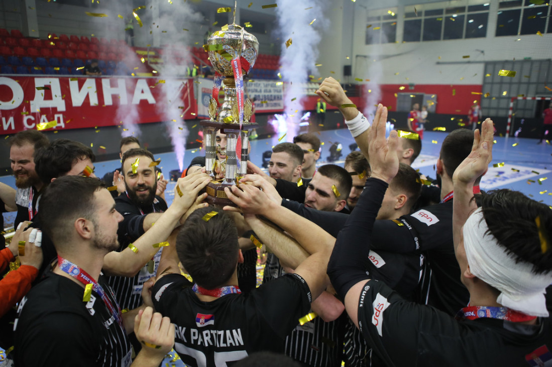 Partizan osvojio kup posle 11 godina! U neviđenom trileru pobedio Vojvodinu, navijači pravili haos