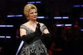 Ovacije za trideset godina karijere: Sopran Jasmina Trumbetaš Petrović koncertom u Narodnom pozorištu obeležila jubilej (FOTO/VIDEO)