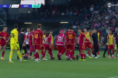 Užas u Seriji A! Fudbaler Rome se srušio na teren, prekinuta utakmica! (FOTO/VIDEO)