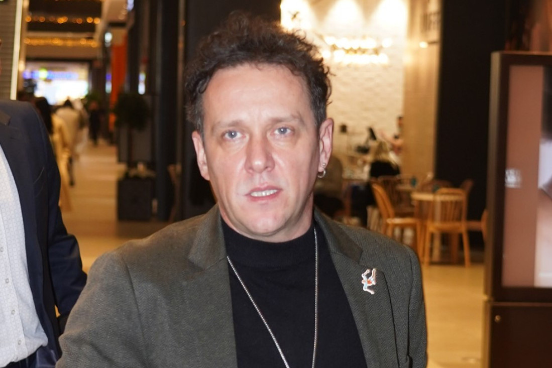 Oglasio se Dženan Lončarević nakon vesti da se njegova devojka porodila: Neću o tome da pričam!