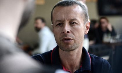 "Došao je kući, rekao majci da ćuti..." Dr Igi otkriva kako je nastala pesma "Oči boje duge"!