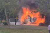 Kamion u plamenu kod Novog Sada: Buktinja nasred puta, kulja gust dim (VIDEO)
