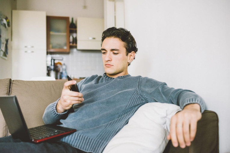 Jedna aplikacija vam pojede i do 13 posto baterije na dan: Radi čak i kada mislite da je ugašena