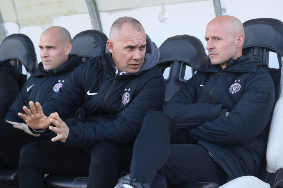 Grobari besni zbog promene na klupi Partizana! O Duljaju sve najbolje, po Nađu osuli "drvlje i kamenje" (FOTO)