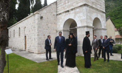 Vučić posetio manastir Blagoveštenja Presvete Bogorodice kod Mostara (FOTO)