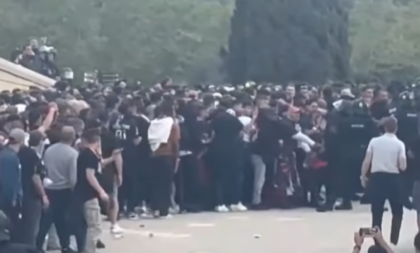 Neredi u Barseloni! Sukobili se navijači i policija, domaćini spremili vreo doček Vinisijusu! (VIDEO)