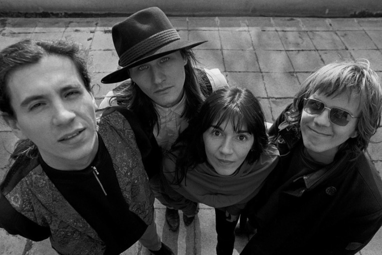 Milan Mladenović dobio mural u Sarajevu: U ovoj ulici je živeo kao dete (FOTO)