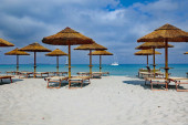 Dranje na plažama u Grčkoj! Naši turisti pobesneli: Ležaljke na plaži 40 evra