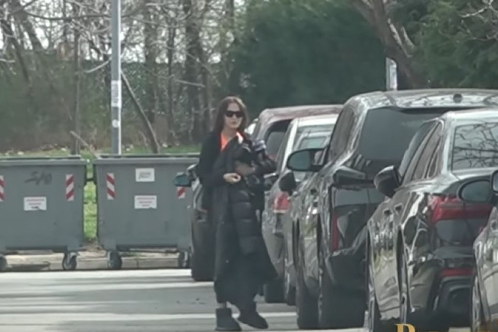 Aleksandra Prijović se nepropisno parkirala, odmah reagovalo troje policajaca: Njena majka u šoku (VIDEO)