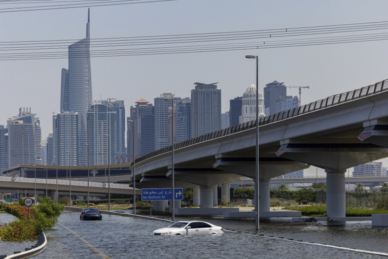 Šta je izazvalo ekstremne poplave u Dubaiju? Priča se o zasejavanju oblaka, ali i o drugim faktorima