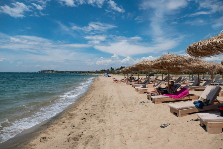 Počela sezona u Grčkoj, naši turisti već stigli: Temperatura raste, ali evo da li je more još uvek hladno