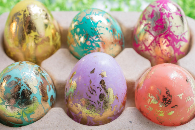 Sagovornici 24sedam razrešili dilemu: Da li porodica koja je imala smrtni slučaj farba uskršnja jaja i šta su "jaja kaluđeri"?