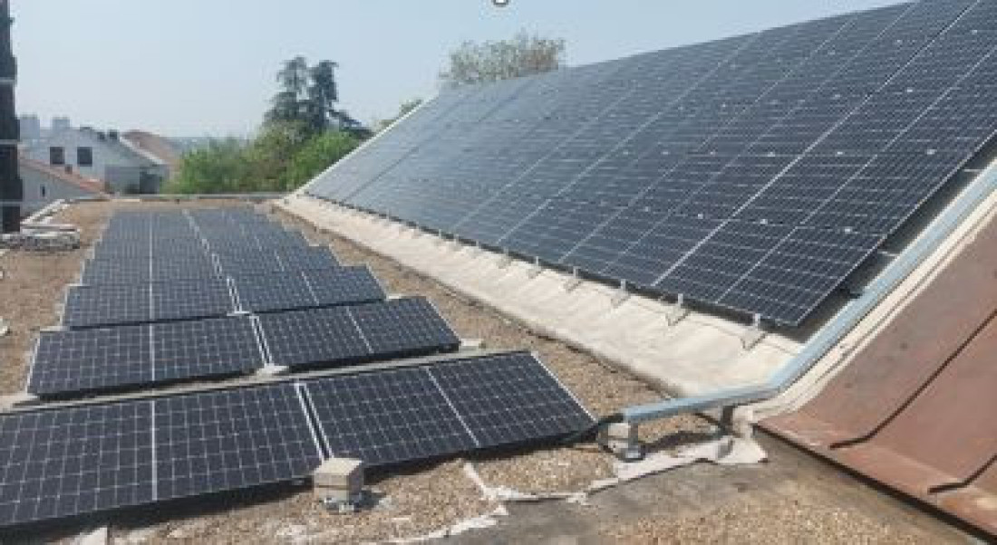 Uštedeće oko 70 odsto struje: U dve beogradske škole u probni rad puštene male solarne fotonaponske elektrane