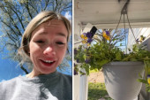 Viralni video od 4,4 miliona pregleda: Zalivala cveće u bašti i videla prizor koji joj je naterao suze na oči (VIDEO)