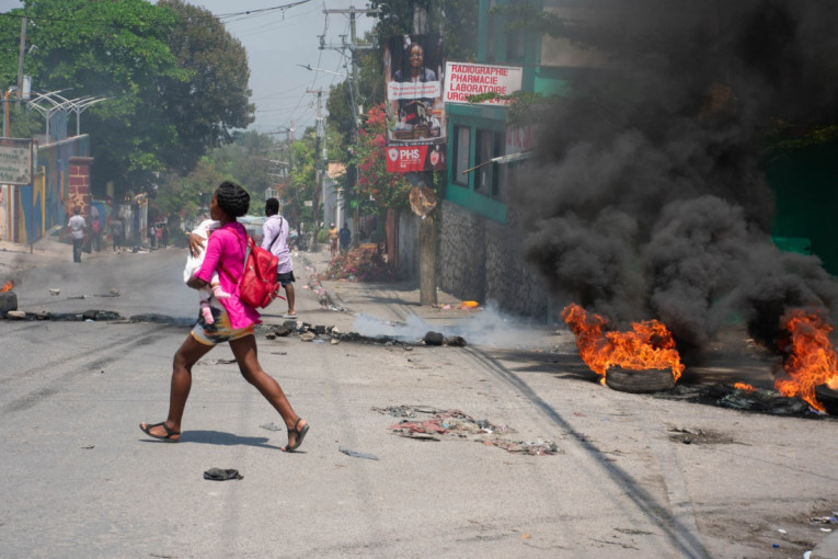 Bukti nasilje na Haitiju: Bande seju strah - za samo tri meseca 2.500 ljudi ubijeno ili povređeno!
