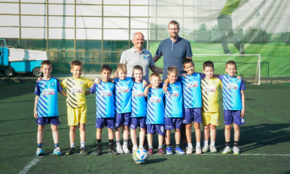 Nagrada za “Mihine klince”: Meridian Sport donirao dresove školi fudbala “Siniša Mihajlović” iz Novog Sada