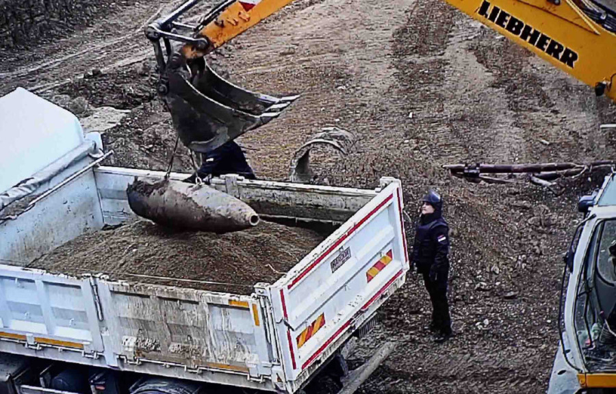 Pogledajte kako je izgledalo uklanjanje NATO bombe sa gradilišta u Nišu zbog koje je evakuisano 1.300 ljudi (FOTO/VIDEO)