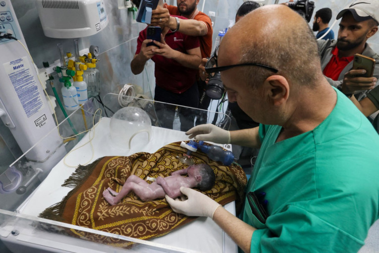 Trudnica ubijena u izraelskom napadu na Gazu: Lekari carskim rezom spasili bebu, evo u kakvom se stanju nalazi! (FOTO)