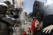 RAT NA BLISKOM ISTOKU Zapaljeni kamioni s humanitarnom pomoći! UN: Pola miliona Palestinaca u Gazi prisiljeno na beg